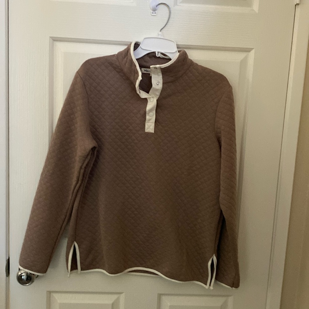 Wallflower pullover long sleeve top. Size large in taupe color